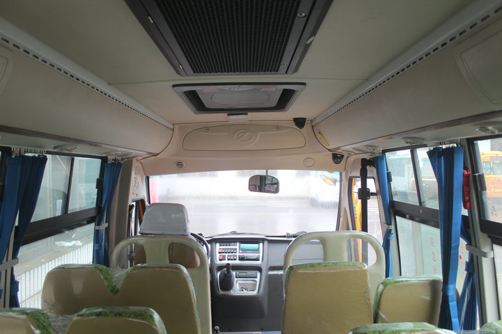 TD6580校車發(fā)泡風(fēng)道內(nèi)飾