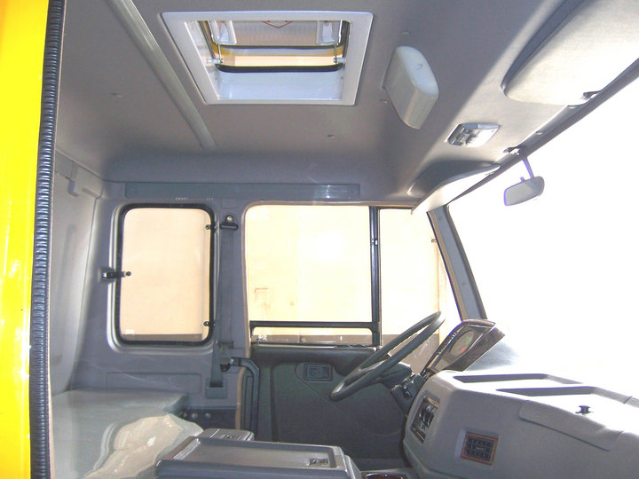 TD8150卡車(chē)模壓內(nèi)飾